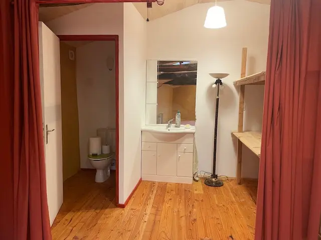 Practice room WC, sink and shelves